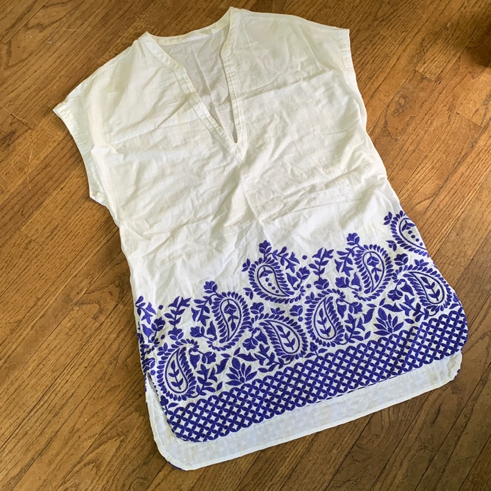 Athleta cotton tunic with blue embroidered paisley pattern size small.  Fair